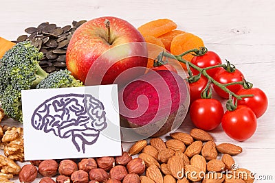 Drawing of brain and healthy food for power and good memory, nutritious eating containing natural minerals Stock Photo