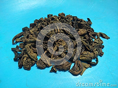 Dried sri lanka tea pieces on blue dish Stock Photo