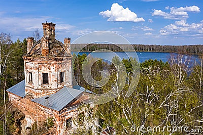 View from the drone of the upper part of the half-dispersed church on the banks of the Uvodsky reservoir, Egoriy village, Ivanovo Stock Photo