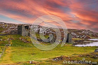 Dun Lough castle, the fort of the lake, is perched on the edge of 100 metre cliffs on the western headland above Mizen Head Stock Photo