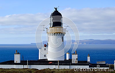 Dunnet Head Lighthouse overlooking the Pentland Firth to Orkney Highlands Stock Photo