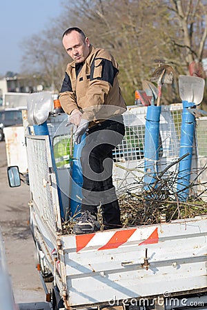 Dustman cleaning lorry bin Stock Photo