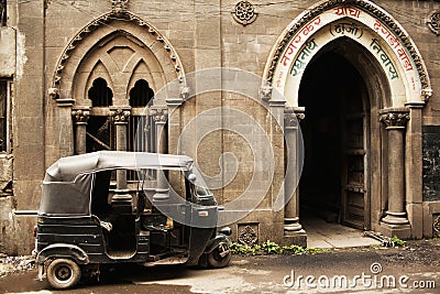 Dusty rickshaw outside Nagarkar dagdi Wada, Pune, India Editorial Stock Photo