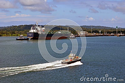 Eastbound Container Ship Entering Gatun Locks Editorial Stock Photo