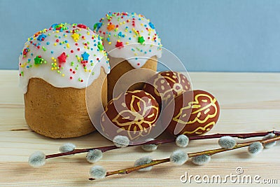 Easter cakes with traditional painted eggs and willow catkins. E Stock Photo