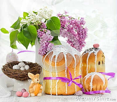 Easter composition with traditional Russian Easter bread kulich, Easter eggs and lilac flowers Stock Photo