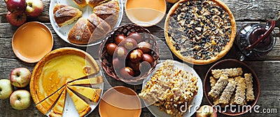 Easter treats, pastries and eggs on an ancient wooden table Stock Photo