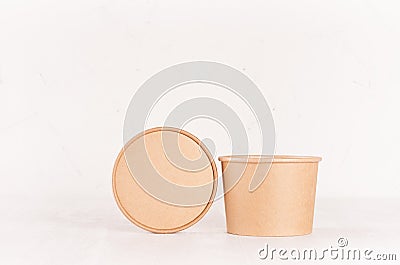 Eco friendly recycling paper packing for fast food, template for design, advertising and branding - circle box and cap on wood. Stock Photo