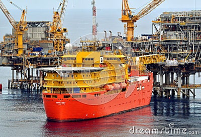 The Edda Fides work vessel with crossover bridge sits between Marlin A and B platforms on Bass Strait Editorial Stock Photo