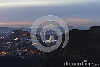 Edinburgh skyline and Salisbury crags at night Stock Photo