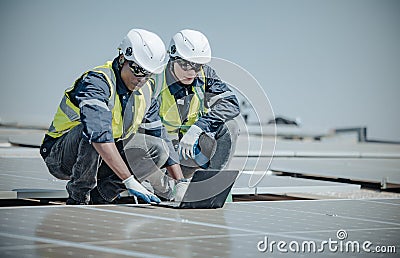 Electromechanical solar panel technician install, assemble photovoltaic systems on roof based on site assessment and schematic Stock Photo