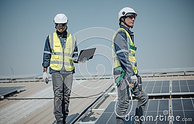 Electromechanical solar panel technician install, assemble photovoltaic systems on roof based on site assessment and schematic Stock Photo