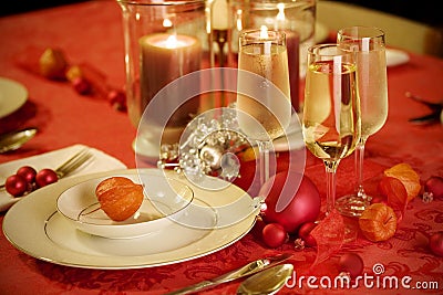 Elegant Christmas table setting in red and gold Stock Photo