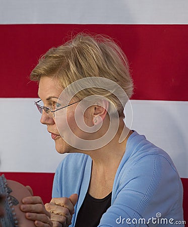 Elizabeth Warren- Rally at Macalester College Editorial Stock Photo