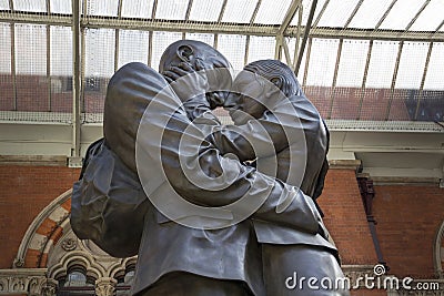 The Embracing Couple by Paul Day at the Meeting Place St Pancras International Railway Station, Editorial Stock Photo