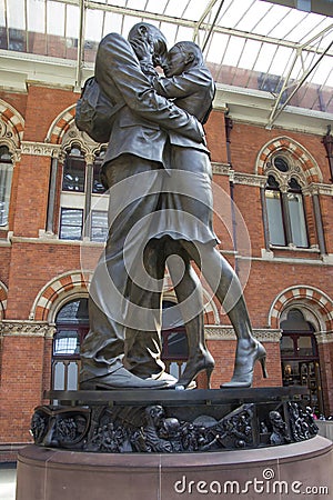 LONDON, ENGLAND - May 19, 2018. The Embracing Couple by Paul Day at the Meeting Place St Pancras International Railway Station, L Editorial Stock Photo