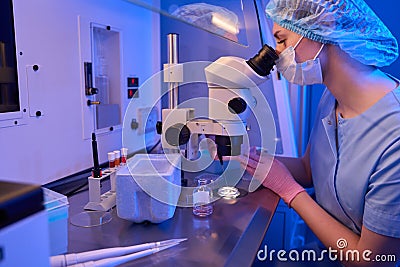 Embryologist preparing cell samples for cryopreservation procedure Stock Photo