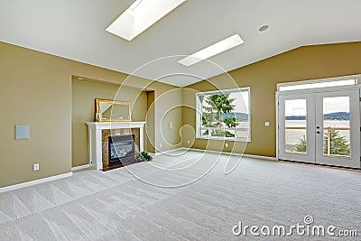 Empty spacious living room with walkout deck and fireplace. Stock Photo