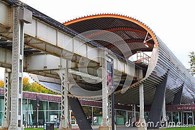 Enclosure of elevated railway, Illinois Institute of Technology, Chicago, Illinois Editorial Stock Photo