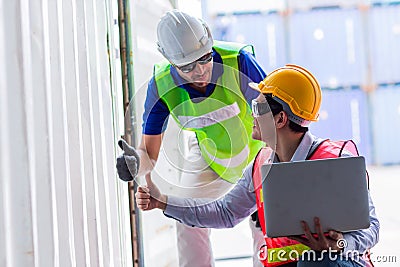Engineer Inspection For Goods Strength Condition Of Cargo Container