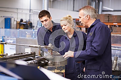 Engineer Teaching Apprentices To Use Tube Bending Machine Stock Photo