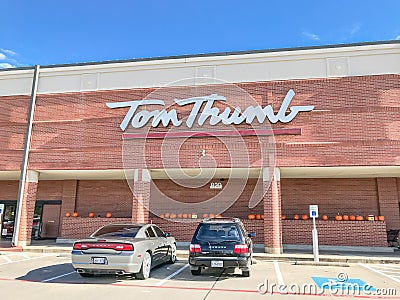 Entrance to Tom Thumb grocery store under cloud blue sky Editorial Stock Photo
