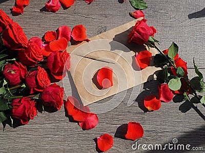 Envelop with white card and rose background. Top view., Envelope with flowers summer, spring. Stock Photo