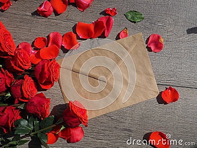 Envelop with white card and rose background. Top view., Envelope with flowers summer, spring. Stock Photo