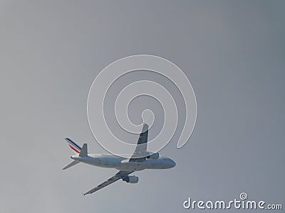 Envol d& x27;un avion air France Editorial Stock Photo