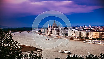 Erstaunliche Ansicht über Donau in Budapest stock footage Erstaunliche Ansicht über Donau in Budapest stock footage