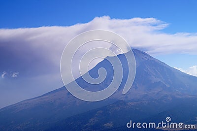 Erupting Popocatepetl volcan seen from volcan Iztaccihuatl in Izta-Popo Zoquiapan National Park, Mexico Stock Photo