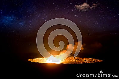 Erupting volcano at night in Volcanoes national park, Hawaii Stock Photo