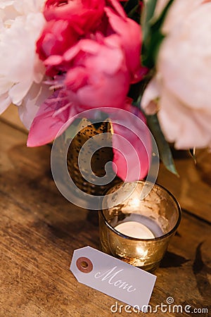 A beautfifully calligraphed place card for Mom at a celebration table Stock Photo
