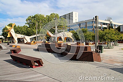 esplanade, benches and giant statues of a numbat and a lizard at south perth foreshore in perth (australia) Stock Photo