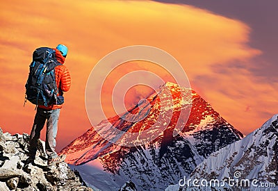 Evening Mount Everest from Gokyo valley and tourist Stock Photo