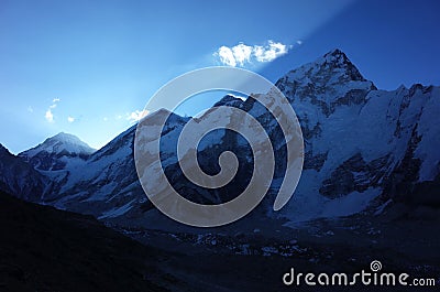 Everest base camp trek along Khumbu glacier, Morning sun ray exactly from behind the top of Everest, Nepal Stock Photo