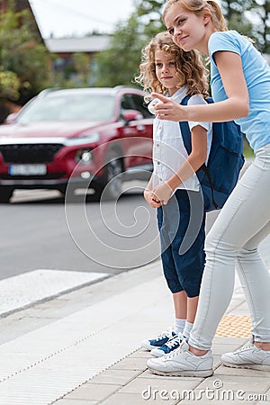 Explains to the little boy how to cross the street safely Stock Photo