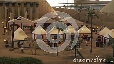 A exposição dos modelos de Egito fez de partes de Lego em Miniland Legoland em parques de Dubai e recorre o vídeo conservado em e filme A exposição dos modelos de Egito fez de partes de Lego em Miniland Legoland em parques de Dubai e recorre o vídeo conservado em e filme