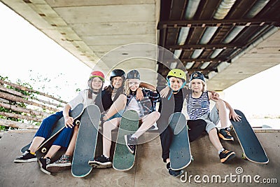 Extreme sport in city. Skateboarding Club for children. Group friends posing on ramp at skatepark. Early adolescence in skate Stock Photo