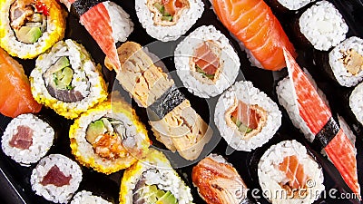 Faccia scorrere il moto dell'alimento dei sushi Faccia scorrere il moto dell'alimento dei sushi
