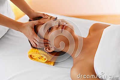 Face massage. Face treatment, skin care, wellbeing, wellness con Stock Photo