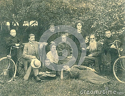 Family photo, family and nine children posing in the background of the garden with two bicycles xylophone Stock Photo