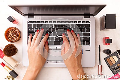 Fashion blogger working at office desk with a laptop: fashion, beauty and technology concept Stock Photo