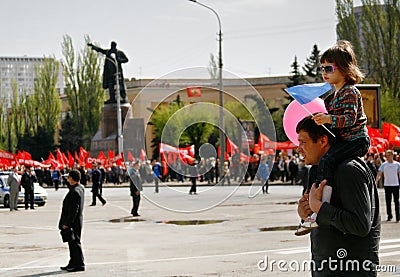 Father and daughter take part in the May day demonstration in Volgograd Editorial Stock Photo