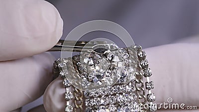 Faux diamant sur un bracelet Faux diamant sur un bracelet