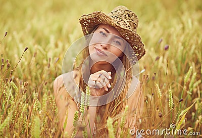 She feels at home in nature. a young woman in a wheat field. Stock Photo