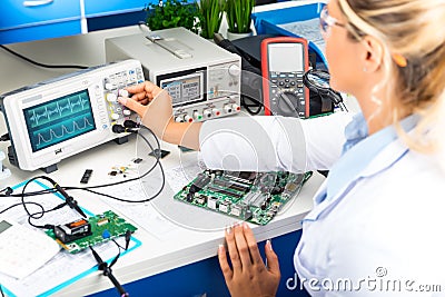 Female electronic engineer using oscilloscope in laboratory Stock Photo