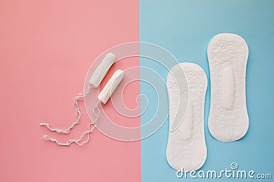 Feminine sanitary pad and tampon on a pink background. The concept of feminine hygiene during menstruation. Flat lay, top view Stock Photo