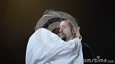 Figlio di Dio che abbraccia gridando maschio, perdono di peccati, salvezza di anima, amore religioso stock footage Figlio di Dio che abbraccia gridando maschio, perdono di peccati, salvezza di anima, amore religioso stock footage