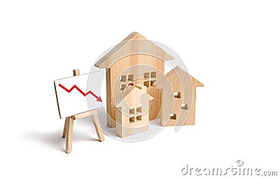 Figures Wooden houses and red arrow down. The concept of falling prices and demand for real estate, crisis and recession Stock Photo